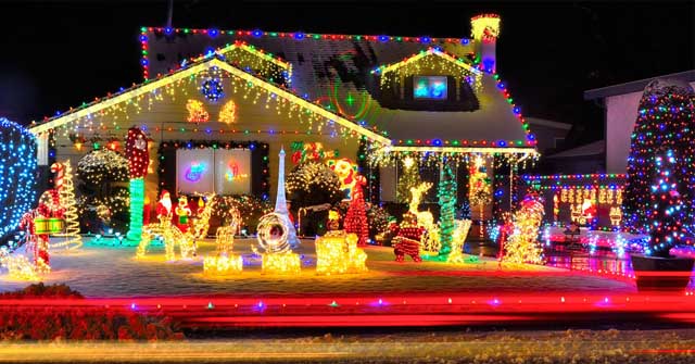 See the lights | 7 Holiday Activities to Enjoy with Grandma or Gramps | Stair Lifts Blog